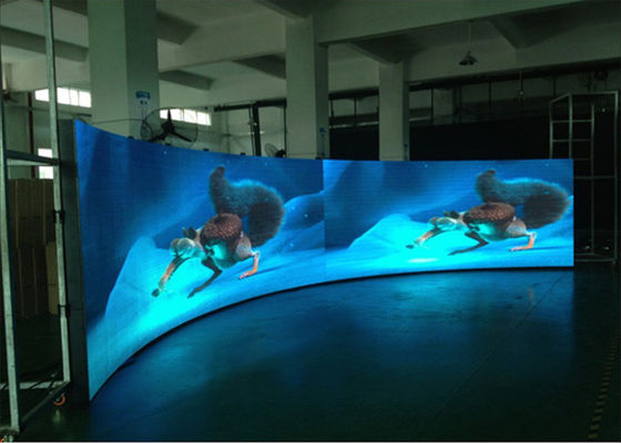 De hoge Resolutie P5 boog LEIDENE het Scherm Volledige Kleur SMD 3 in 1 voor Vreemd/Overleg